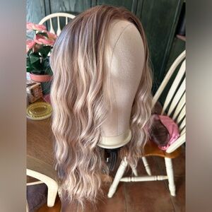 Barely worn curly synthetic heat friendly wig blonde mix freepart LacefrontBecky